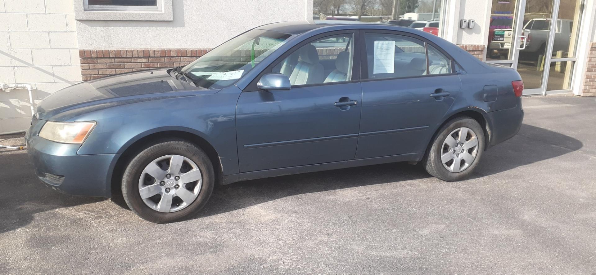 2006 Hyundai Sonata (KMHET46C36A) with an L4, 2.4L engine, 5-Speed Manual transmission, located at 2015 Cambell Street, Rapid City, SD, 57701, (605) 342-8326, 44.066433, -103.191772 - CARFAX AVAILABLE - Photo#0